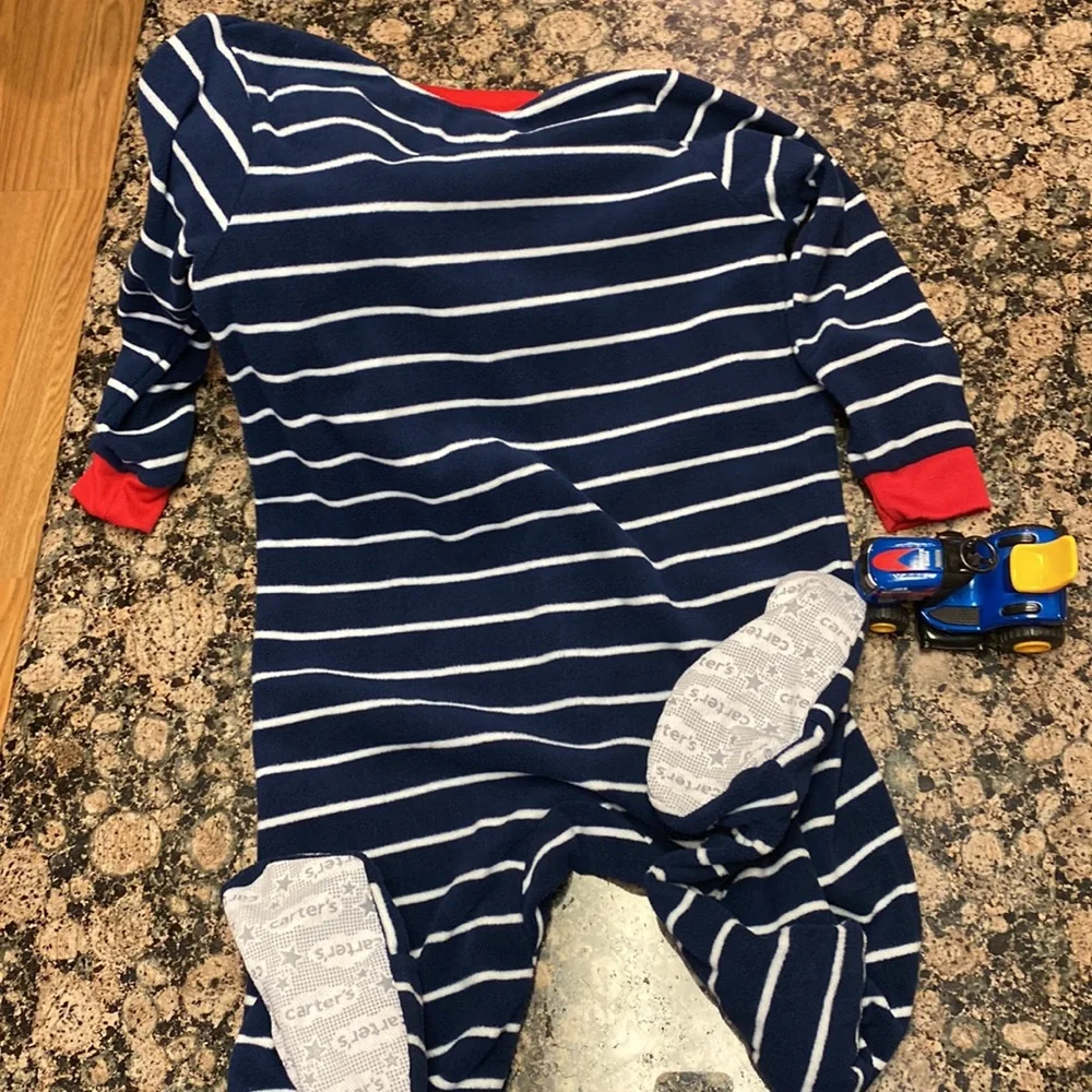 Carter’s zippered footed pajama, 4T - Picture 4 of 5